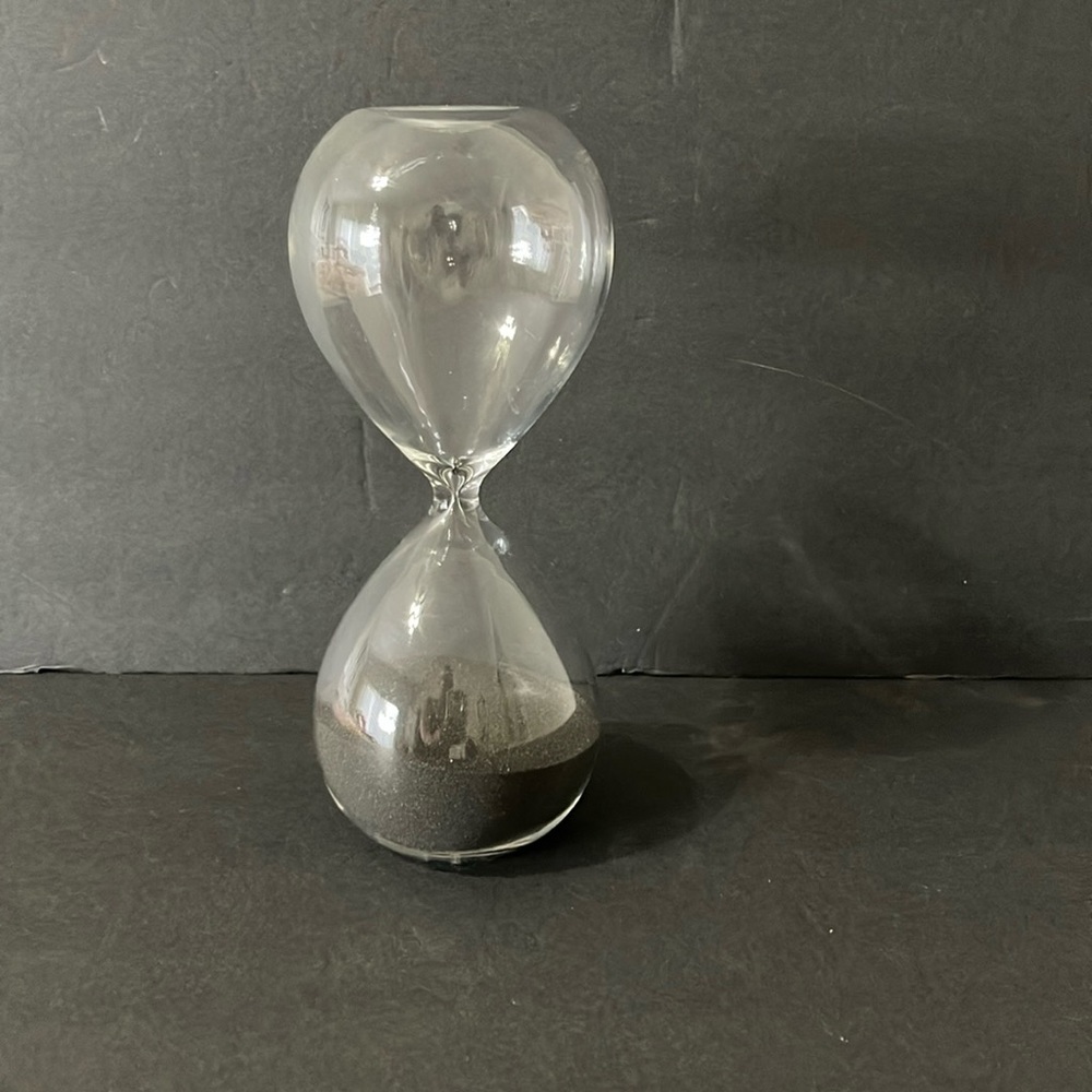 BLACK SAND HOURGLASS